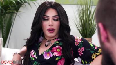 Trans Ariel Demure Bangs Her Neighbor To Get Over A Dat - pornoxo.com