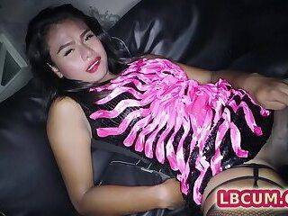 Kinky bareback anal with sexy Thai ladyboy - ashemaletube.com - Thailand